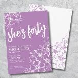 Invitation Élégante Soixante pourpre fête du 40e anniversaire<br><div class="desc">Elégante Forty Purple 40e Anniversaire Invitation de fête. Une invitation amusante mais élégante à la fête du 50e anniversaire avec lavande féminine violet et fleurs blanches pour les jeunes de coeur. Un motif de fleurs ludique encadre une typographie de script "elle a quarante" mélangée à une police serif plus classique....</div>