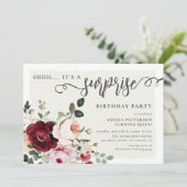 Invitation Elégante surprise florale bordeaux et rose pour un (Debout devant)