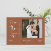 Invitation Élégante Terracotta QR Code Photo Enregistrer la d (Debout devant)