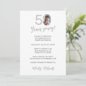 Invitation Élégante typographie moderne 50e anniversaire Phot (Debout devant)
