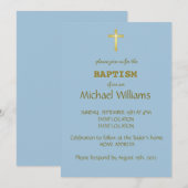 Invitation Élégante Typographie Or Croix Baptême sur Cyan Blu (Devant / Derrière)