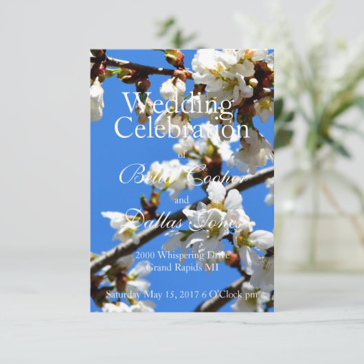 Invitation Élégantes fleurs blanches (Debout devant)