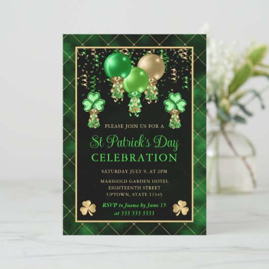 Invitation Élégants ballons verts et dorés St Patrick's Day (Debout devant)