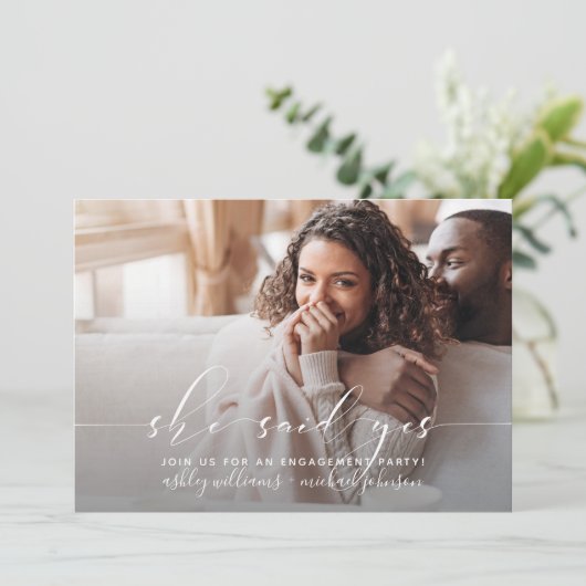 Invitation Elle A Dit Oui Calligraphie QR Code Engagement Par (Debout devant)