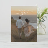 Invitation Elle A Dit Oui Fête des mariées Photo Coastal Clif (Debout devant)