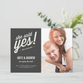 Invitation Elle A Dit Oui ! Réservez la date (Debout devant)