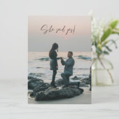 Invitation Elle A Dit Que Yes Beach Photo Engagement (Debout devant)