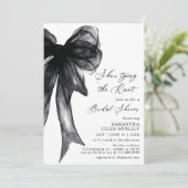 Invitation Elle est en train de nouer la Fête des mariées Bla (Debout devant)