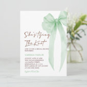 Invitation Elle est en train de nouer la Fête des mariées de (Debout devant)