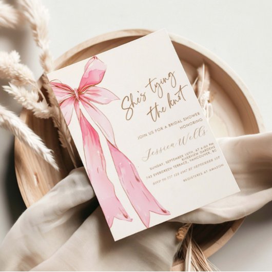 Invitation Elle est en train de nouer la Fête des mariées de 