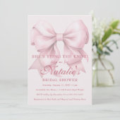 Invitation Elle est en train de nouer la Fête des mariées de  (Debout devant)