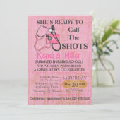 Invitation Elle est prête à appeler les chaussures (Debout devant)