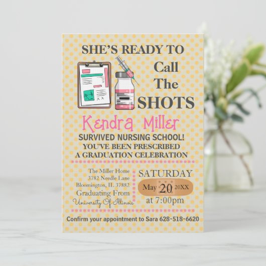 Invitation Elle est prête à appeler les chaussures (Debout devant)