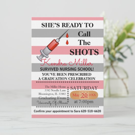 Invitation Elle est prête à appeler les chaussures (Debout devant)