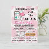 Invitation Elle est prête à appeler les chaussures (Debout devant)