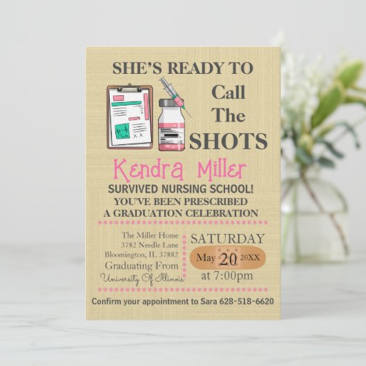 Invitation Elle est prête à appeler les chaussures (Debout devant)