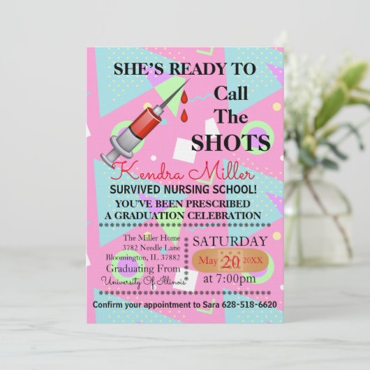 Invitation Elle est prête à appeler les chaussures (Debout devant)