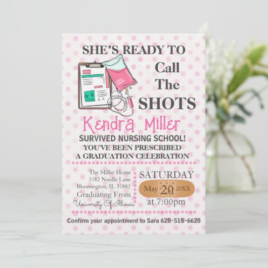 Invitation Elle est prête à appeler les chaussures (Debout devant)