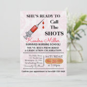 Invitation Elle est prête à appeler les chaussures pour obten (Debout devant)