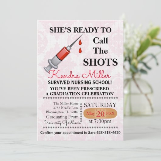 Invitation Elle est prête à appeler les chaussures pour obten (Debout devant)