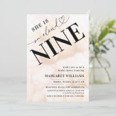 Invitation Elle est sur Cloud Nine Fête des mariées de script (Debout devant)