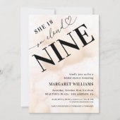 Invitation Elle est sur un nuage Neuf Cœur Script Baby Shower (Devant)