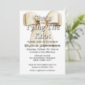 Invitation Elle est Tying Knot Linen Bow Fête des mariées (Debout devant)