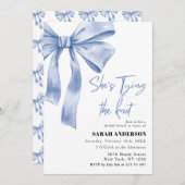 Invitation Elle est Tying the Knot bleu bow Fête des mariées (Devant / Derrière)