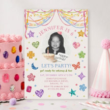 Elle est un gemme photo d'anniversaire colorée