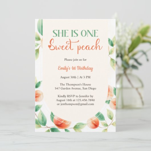 Invitation Elle Est Une Pêche Douce Première Fille Anniversai (Debout devant)