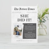 Invitation Elle L'A Fait Classique Vieux Journal Graduation P (Debout devant)