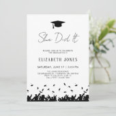 Invitation Elle L'A Fait Graduation Party Classe De 2025 Grad (Debout devant)