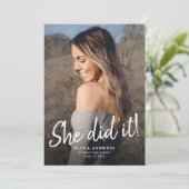 Invitation Elle L'A Fait !Invitation photo de diplôme (Debout devant)