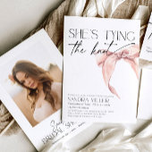 Invitation Elle noue la Fête des mariées de noeud bleu rose a