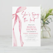 Invitation Elle noue le noeud Photo Fête des mariées Bow rose (Debout devant)