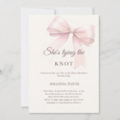 Invitation Elle noue le nœud rose mariage Shower (Devant)