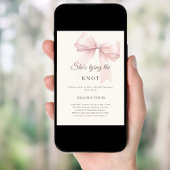 Invitation Elle noue le nœud rose mariage Shower