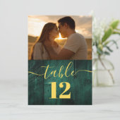 Invitation Emerald Green Rustic Grange Bois Numéro de tableau (Debout devant)