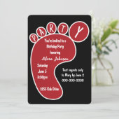 Invitation Empreinte Rouge De Fête D'Anniversaire Sur Noir (Debout devant)