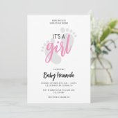 Invitation Empreintes roses mignonnes C’est une fille Baby sh (Debout devant)