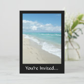 Invitation Empreintes sur la plage de sable blanc, Pittoresqu (Debout devant)