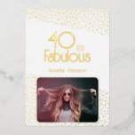 Invitation En Aluminium 40 et Fabulous Photo 40th Birthday Gold Foil Card<br><div class="desc">40 et Fabulous Gold Parties scintillant Photo 40th Birthday Gold Foil Card. Carte d'anniversaire moderne avec typographie branchée et motif en feuille d'or. Le design a une photo et un nom personnalisés. Vous pouvez modifier ou effacer le texte à l'arrière. Faites-lui une carte personnalisée de 40e anniversaire.</div>