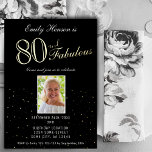 Invitation En Aluminium 80 et Fabulous Black 80th Birthday Gold<br><div class="desc">Elégant 80 et Fabulous Black 80th Birthday Gold Foil Invitation. Feuille d'or sur arrière - plan noir. Ajoutez votre photo et les détails de votre fête.</div>