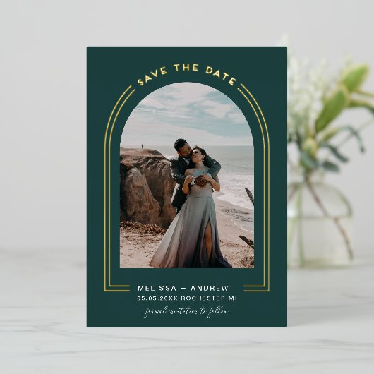 Invitation En Aluminium Arc Minimal Enregistrer La Date Emerald Green (Debout devant)