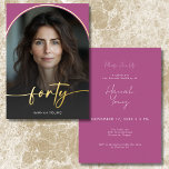 Invitation En Aluminium Arc rose minimal moderne quarantième anniversaire<br><div class="desc">Célébrez dans un style calme et élégant avec cette invitation simple et moderne à la fête du quarantième anniversaire, conçue avec un style qui vous concerne. Avec votre photo préférée en forme d'arche sous une superposition adoucie et bordée d'un vrai papier d'aluminium. Un véritable script moderne "quarante" s'étend à l'avant...</div>