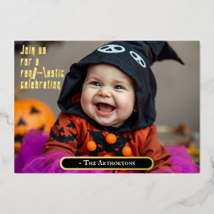 Invitation En Aluminium Bébé mignon d'Halloween en robe de sorcière