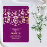 Invitation En Aluminium Bijoux nuptiaux indiens Véritable huile d'or Invit<br><div class="desc">Indian Bridal Jewels real gold foil invitation présente une illustration originale de Shelley Winters Design inspirée des bijoux mariages portés par les épouses indiennes. Le collier, le nom du marié, le nom de la mariée et l'esperluette sont tous détaillés en feuille d'or. Vous pouvez modifier la couleur arrière - plan...</div>