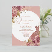 Invitation En Aluminium Blush Quinceanera Fleurs & Robe Rose Gold Script (Debout devant)