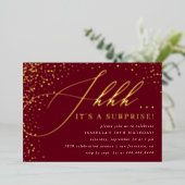 Invitation En Aluminium Burgundy & Gold Confetti Script Surprise Party (Debout devant)