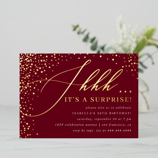 Invitation En Aluminium Burgundy & Gold Confetti Script Surprise Party (Debout devant)